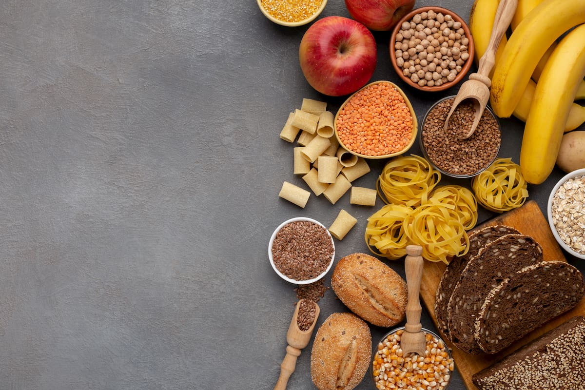 Mesa de alimentos con hidratos de carbono